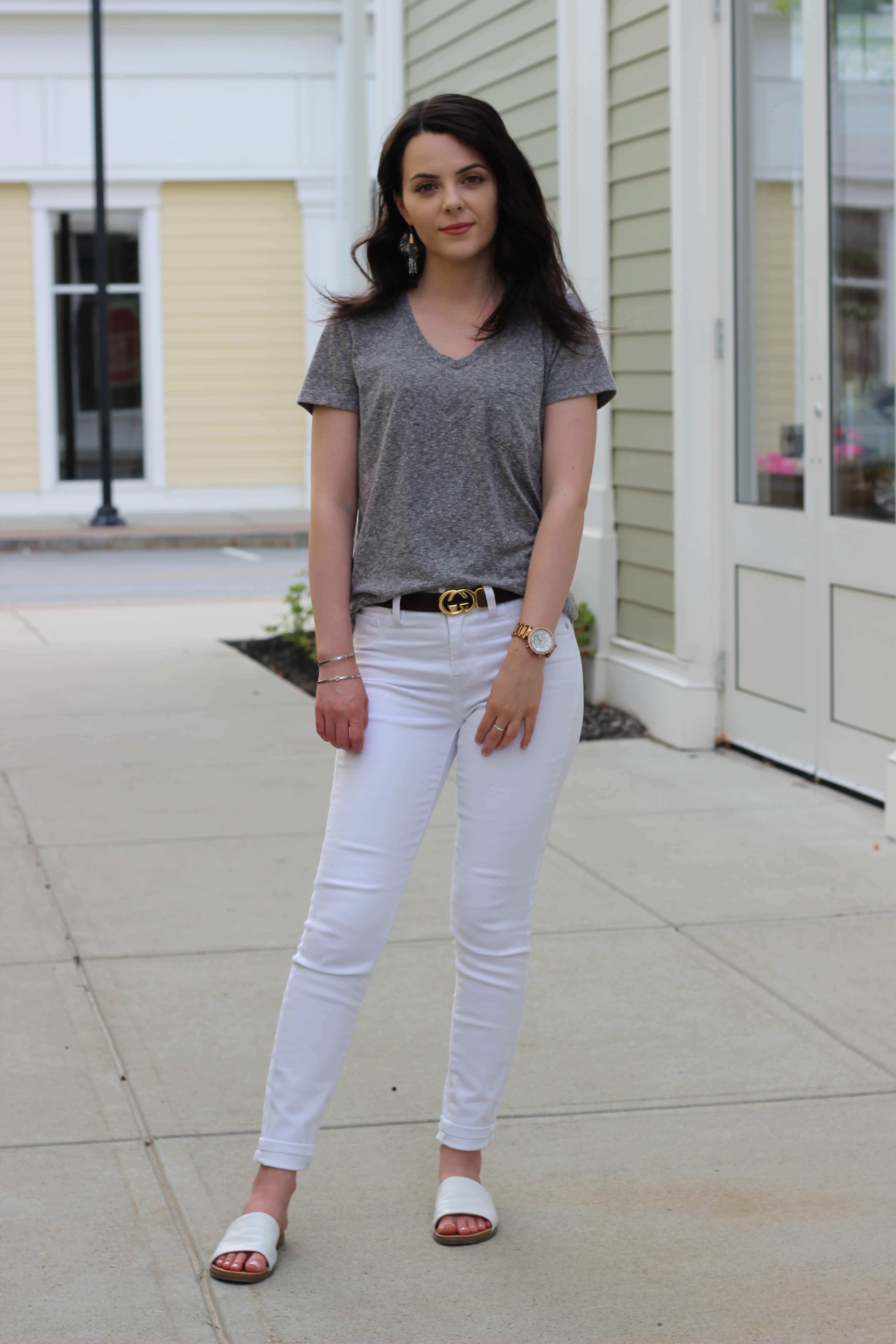 t shirt with white jeans